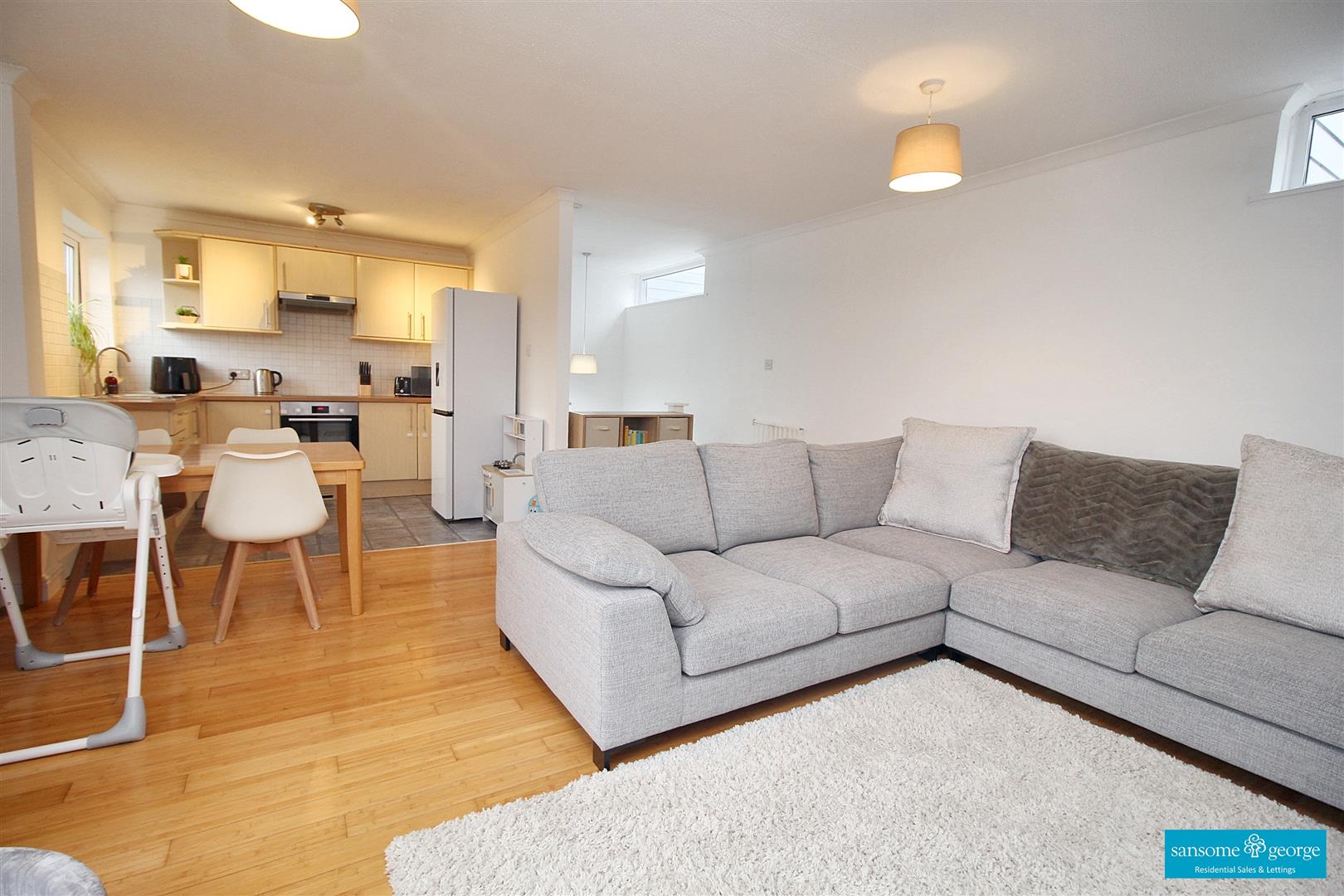 2 bed property in Bath Road, Reading
